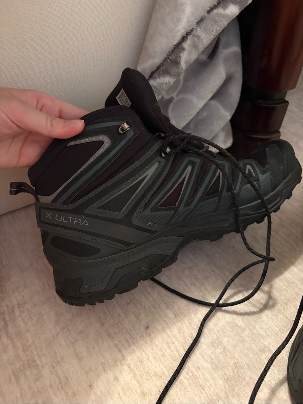 Salomon Mens Black and Gray Trail Boots - Picture 3 of 5